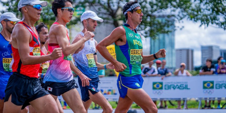 caio-bonfim-e-equipe-feminina-conquistam-bronze-no-mundial-de-marcha