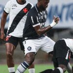 apos-atraso-devido-a-chuva,-remo-e-vasco-empatam-pelo-brasileirao