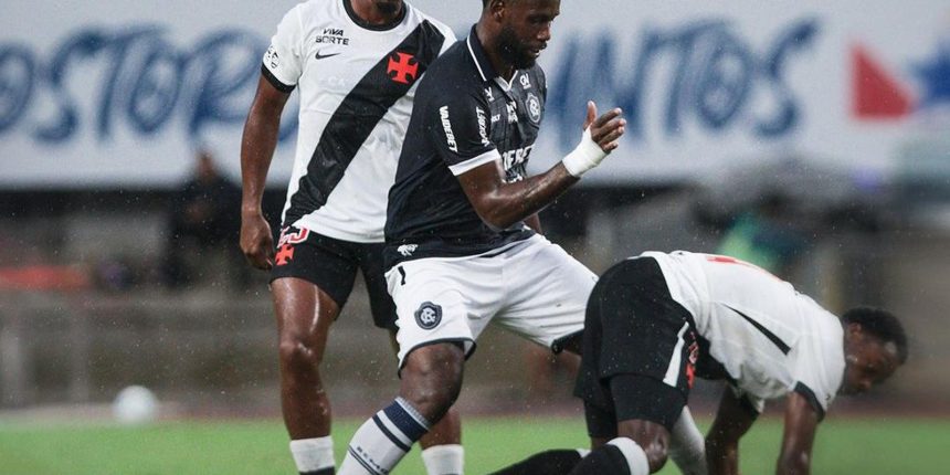 apos-atraso-devido-a-chuva,-remo-e-vasco-empatam-pelo-brasileirao