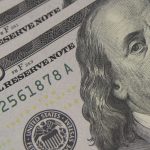 dolar-cai-para-r$-5,01,-e-bolsa-renova-recorde-com-ajuda-do-exterior