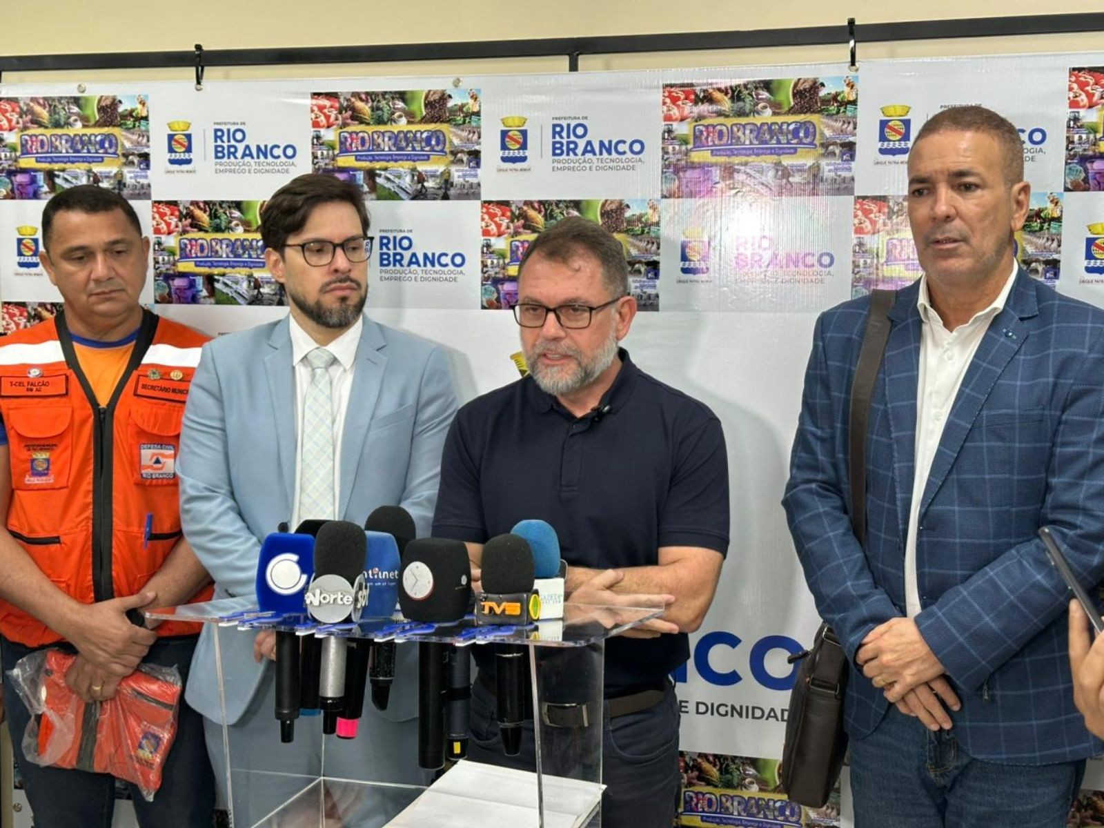 apos-enxurrada,-prefeitura-decreta-situacao-de-emergencia-e-propoe-auxilio-de-r$-2-mil-para-familias-atingidas