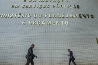 gasto-com-pessoal-e-beneficios-fiscais-terao-limite-a-partir-de-2027