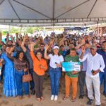 governadora-mailza-assis-prestigia-entrega-de-veiculos-e-equipamentos-ao-setor-produtivo-e-associacoes-comunitarias-do-jurua