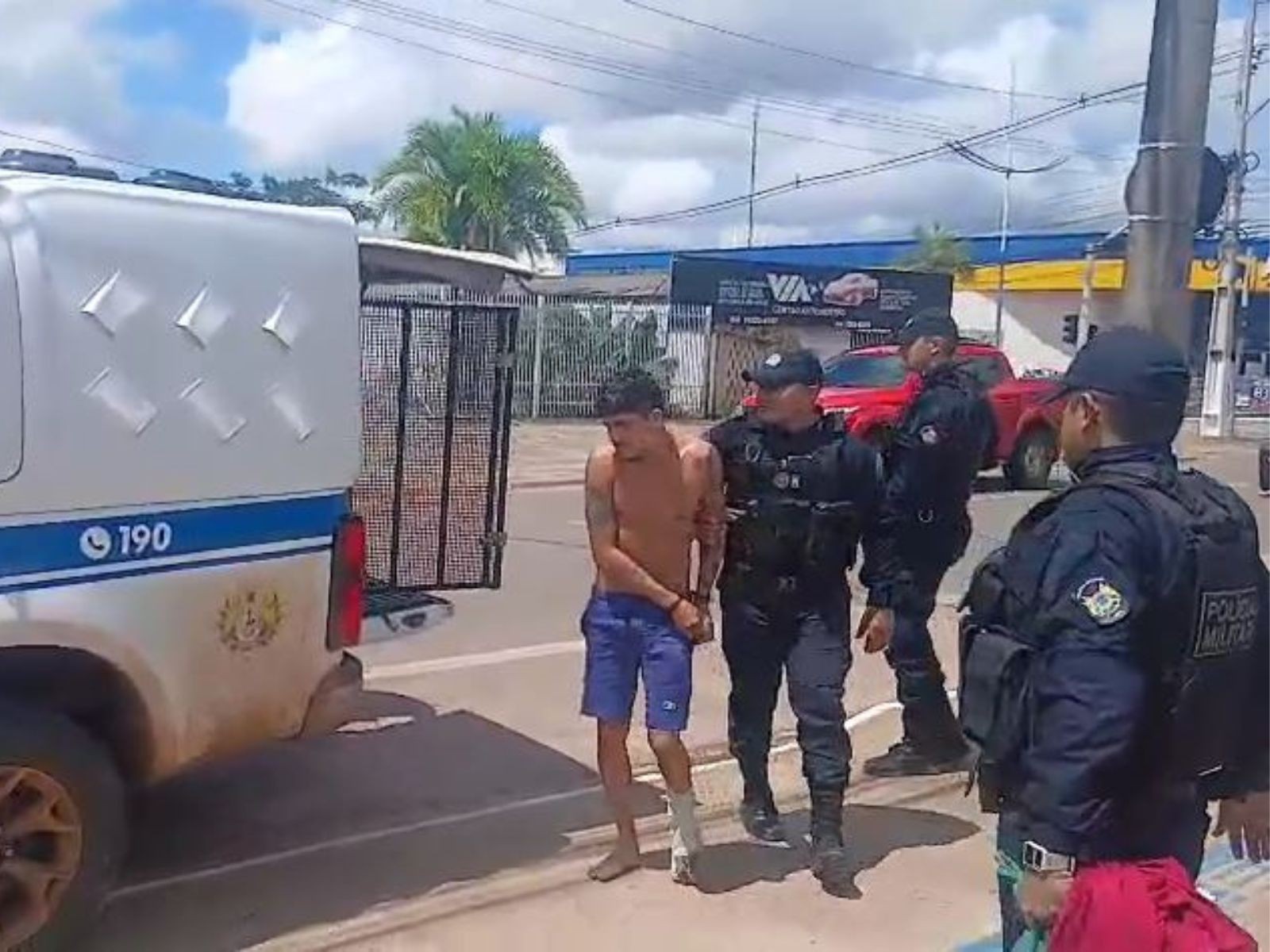 policial-penal-tem-casa-invadida-por-criminosos-em-rio-branco;-suspeitos-sao-presos-e-arma-recuperada