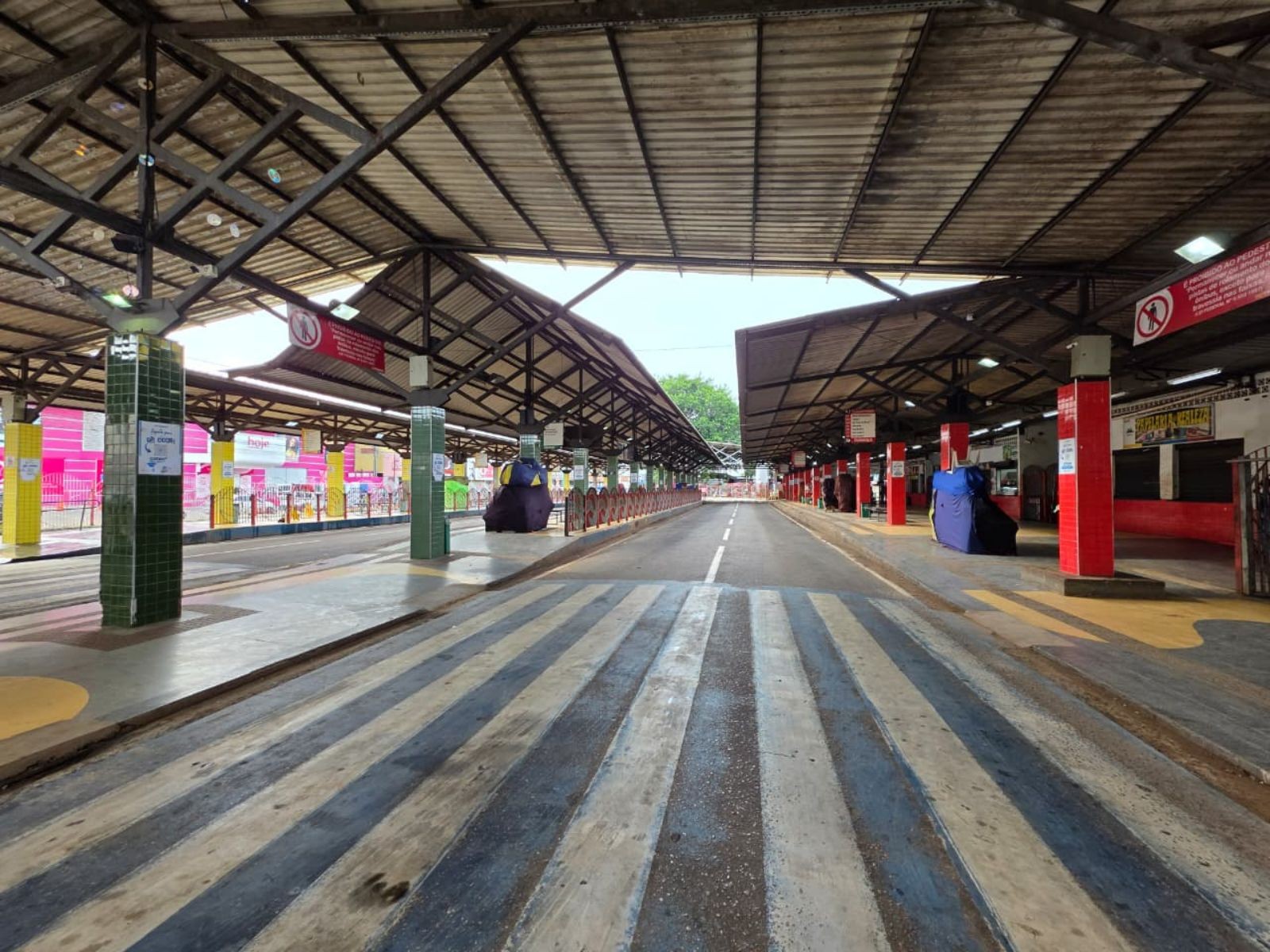com-terminal-urbano-vazio,-frota-de-onibus-e-totalmente-paralisada-em-rio-branco
