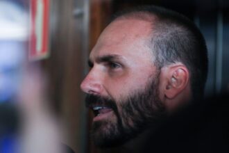 mendonca-pede-vista-e-suspende-julgamento-contra-eduardo-bolsonaro
