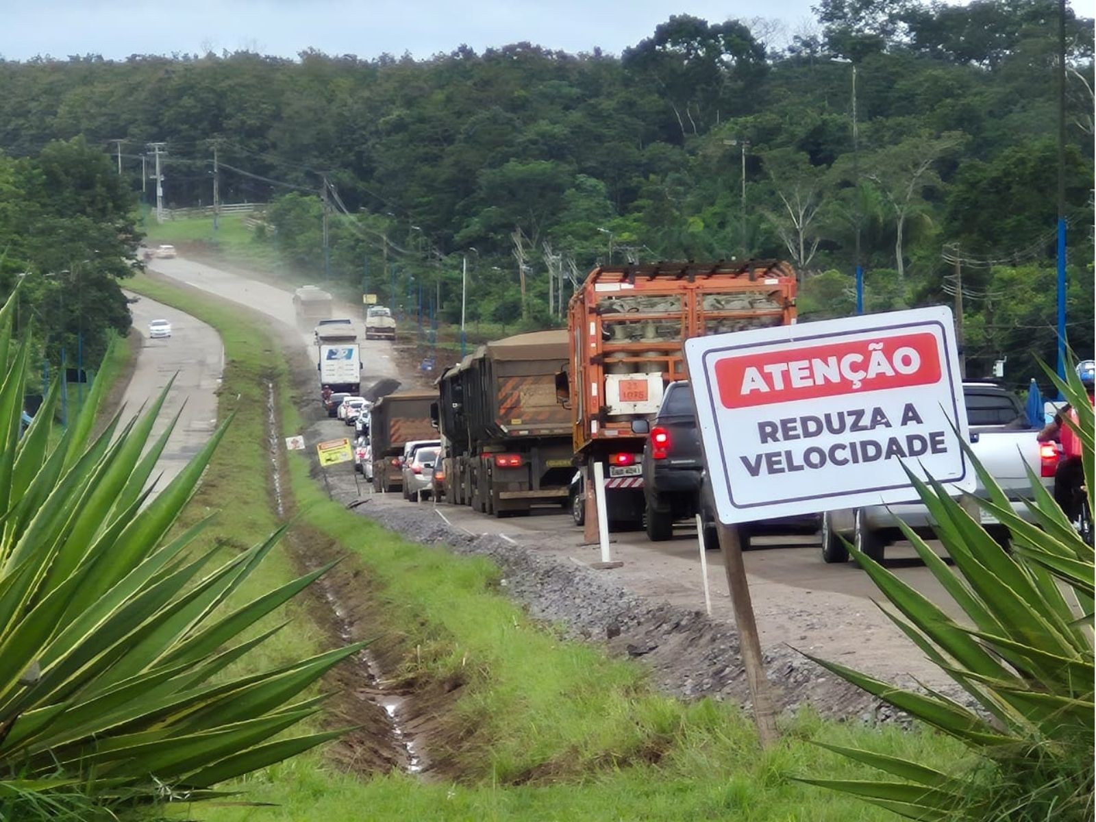 obra-na-estrada-do-aeroporto-altera-transito-na-br-364-em-rio-branco