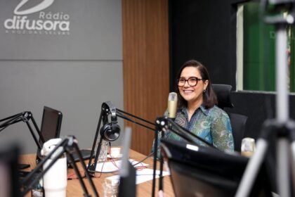 fala,-governadora-estreia-nas-radios-publicas-e-amplia-comunicacao-direta-com-a-populacao-do-acre