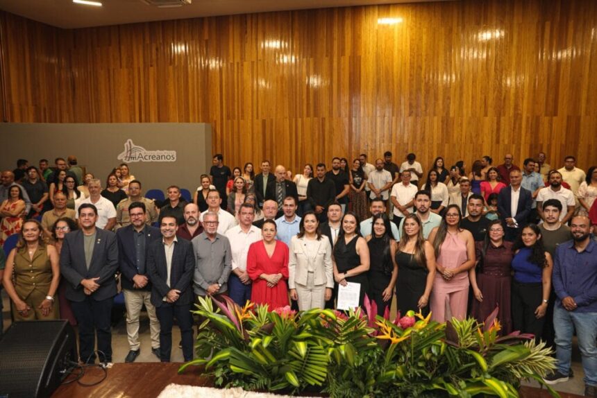 entre-emocao-e-compromisso,-governadora-mailza-empossa-novos-servidores-do-idaf-e-reforca-atuacao-do-estado-no-campo-acreano