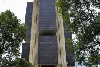 banco-central-reduz-juros-basicos-para-14,5%-ao-ano