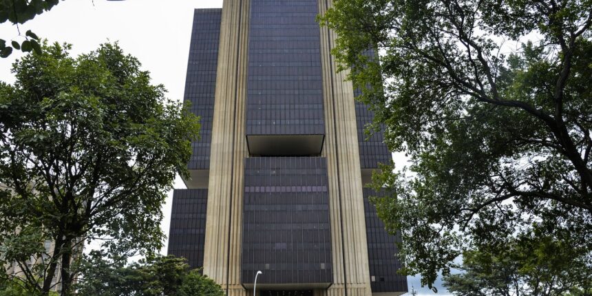 banco-central-reduz-juros-basicos-para-14,5%-ao-ano