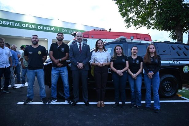 governadora-mailza-entrega-viatura-e-motor-para-a-policia-civil-em-feijo