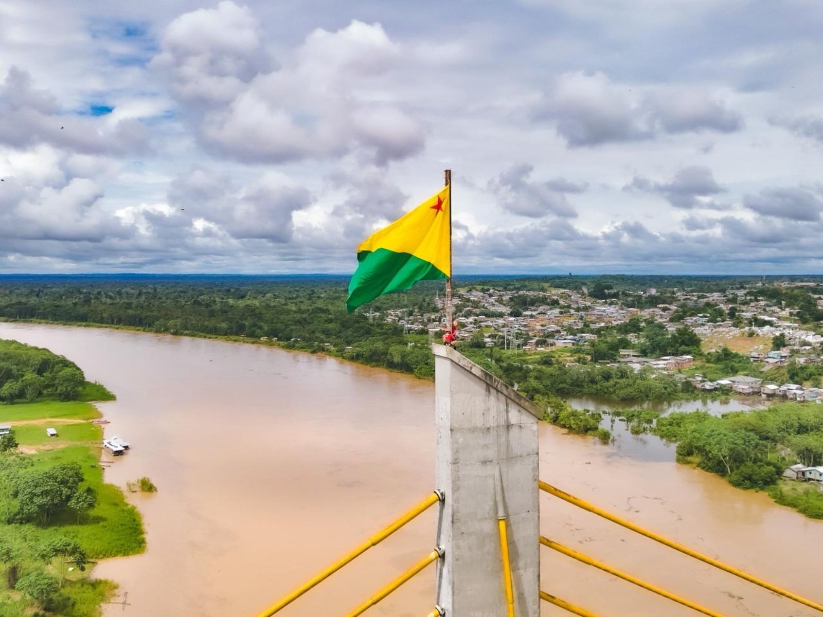 com-o-rio-jurua-abaixo-dos-14-metros,-familias-afetadas-aguardam-retorno-para-casa-nesta-terca-(5)