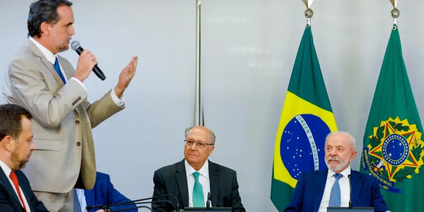 lula-assina-mp-e-zera-taxa-das-blusinhas