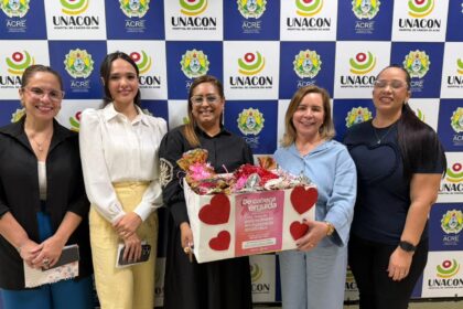 unacon-recebe-doacao-de-lencos-da-secretaria-da-mulher-para-apoio-a-mulheres-e-meninas-em-tratamento-oncologico