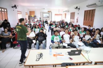 estudantes-do-ensino-medio-celebram-presenca-do-programa-pre-enem-legal-em-placido-de-castro