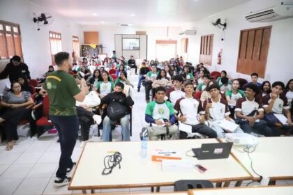 estudantes-do-ensino-medio-celebram-presenca-do-programa-pre-enem-legal-em-placido-de-castro