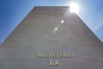 governo-bloqueia-r$-22,1-bi-do-orcamento-de-2026