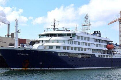 capitao-de-navio-com-surto-de-hantavirus-deixa-a-embarcacao