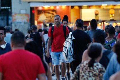 desemprego-chega-a-5,8%-no-trimestre-encerrado-em-abril,-diz-ibge