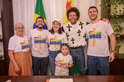 governadora-mailza-assis-celebra-fe-e-uniao-durante-show-de-thalles-roberto-no-encerramento-da-marcha-para-jesus