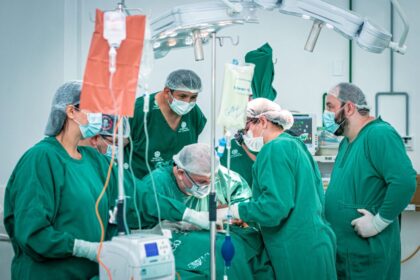 fundhacre-realiza-cirurgia-rara-e-de-alta-complexidade-para-retirada-de-bocio