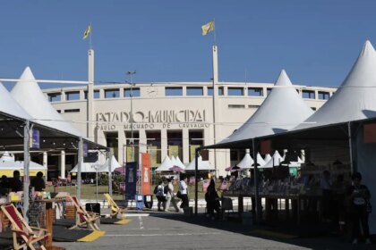 feriado-em-sp-tem-programacao-gratuita-em-feira-do-livro-no-pacaembu