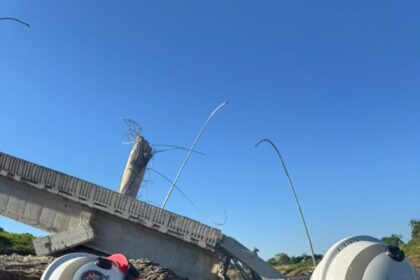 governo-monitora-area-apos-queda-de-ponte-em-sena-madureira;-bombeiros-suspendem-navegacao-no-rio-iaco