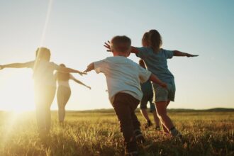 em-clima-de-copa,-campanha-pede-‘cartao-vermelho-ao-trabalho-infantil’