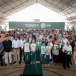 em-porto-acre,-governadora-mailza-assina-convenio-e-entrega-kits-escolares-para-mais-de-5,5-mil-estudantes