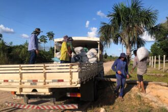 governo-do-acre-fortalece-cafeicultura-do-jurua-com-transporte-da-producao-para-beneficiamento