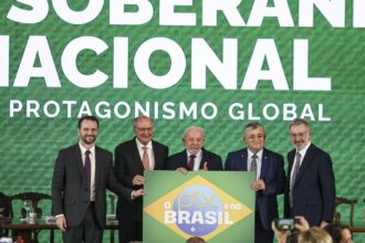brasil-nao-abaixa-a-cabeca,-diz-durigan-ao-defender-soberania-e-pix