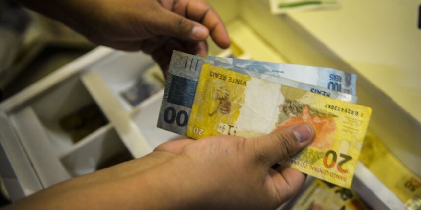 inpc,-inflacao-usada-para-reajustar-salarios,-soma-4,42%-em-12-meses