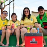 com-diversas-familias-e-muita-torcida,-projeto-copa-do-nosso-jeito-transforma-concha-acustica-em-arquibancada-da-selecao-brasileira