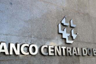 mercado-financeiro-eleva-previsao-da-selic-para-13,75%-ao-ano