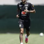 neymar-vai-a-campo-pela-primeira-vez-em-treino-da-selecao-brasileira