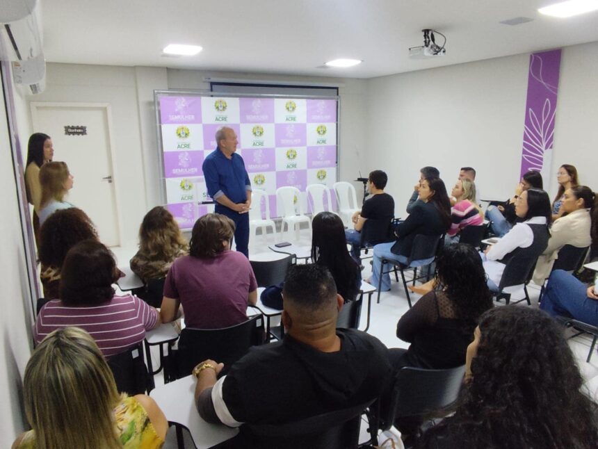 mais-que-obras,-somos-pessoas-trabalhando-para-servir-e-cuidar-de-pessoas,-diz-secretario-de-governo-em-dialogo-com-servidores
