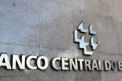 copom-reduz-taxa-selic-para-14,25%-ao-ano