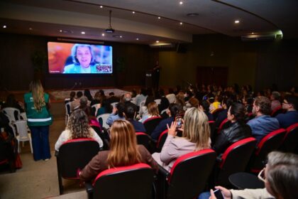 realizado-pelo-governo-do-acre,-evento-sobre-igualdade-de-genero-e-lideranca-feminina-com-a-ministra-carmen-lucia-e-a-coronel-marta-renata-reune-centenas-de-pessoas