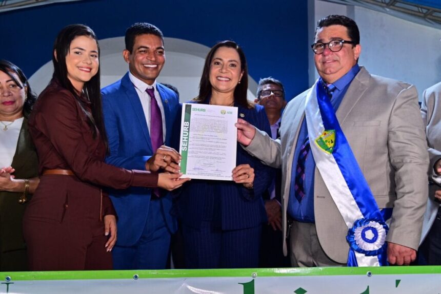 no-aniversario-de-116-anos-de-brasileia,-governadora-mailza-autoriza-contrapartida-para-a-construcao-de-90-unidades-habitacionais-no-municipio