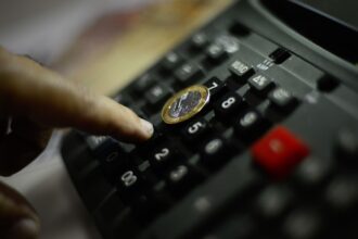 previa-da-inflacao-oficial-fica-em-0,06%-em-julho,-diz-ibge