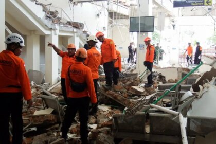 indonesia:-numero-de-mortos-no-terremoto-chega-a-100