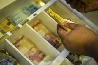 inpc-tem-variacao-negativa-em-agosto-e-soma-3,98%-em-12-meses