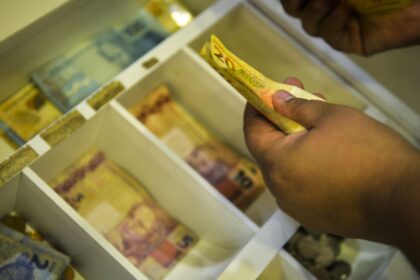 inpc-tem-variacao-negativa-em-agosto-e-soma-3,98%-em-12-meses
