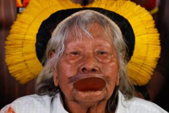 cacique-raoni,-de-94-anos,-recebe-cuidados-paliativos-em-mato-grosso