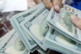 dolar-sobe-e-fecha-perto-de-r$-5,15-com-aversao-a-risco