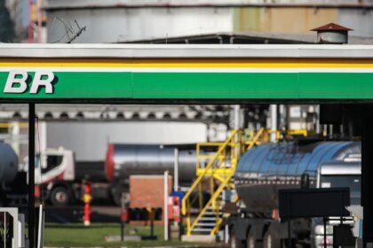 petrobras-aumenta-diesel,-mas-subsidio-mantem-valor-final;-entenda