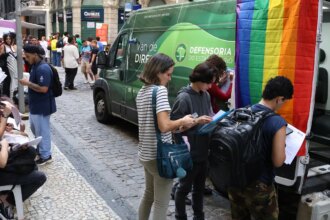 transexuais-e-travestis-fazem-ato-no-rj-em-defesa-da-democracia
