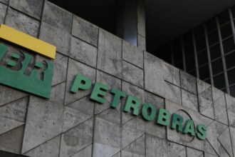 petrobras-batiza-primeiro-navio-a-navegar-com-tripulacao-100%-feminina