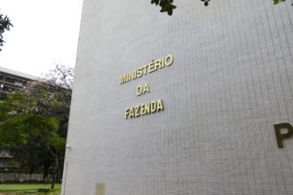 governo-reduz-projecao-do-pib-para-2%-em-2026-e-2,3%-em-2027
